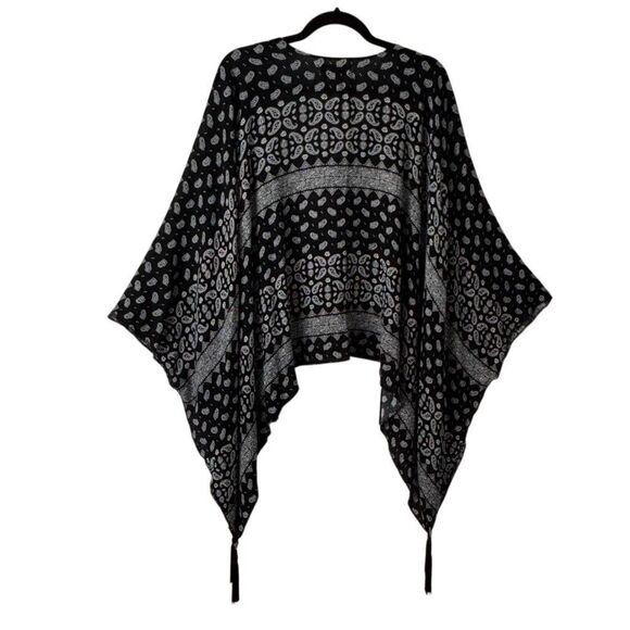 Selga one size black & white paisley tassel ruana open front - Picture 2 of 12